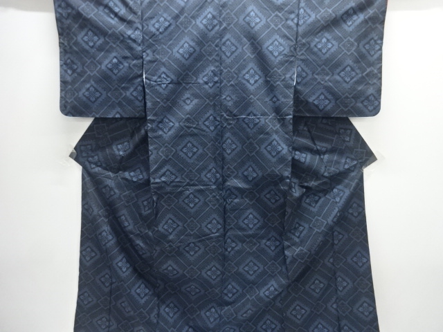 JAPANESE KIMONO / ENSEMEBLE KIMONO / SILK / OSHIMA TSUMUGI / WOVEN FLORAL RHOMBUS